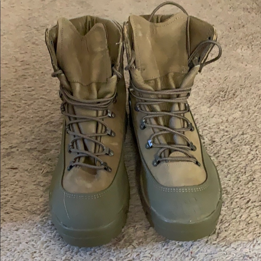 BRAND NEW VIBRAM SIZE 10 MILITARY GRADE BOOTS MENS